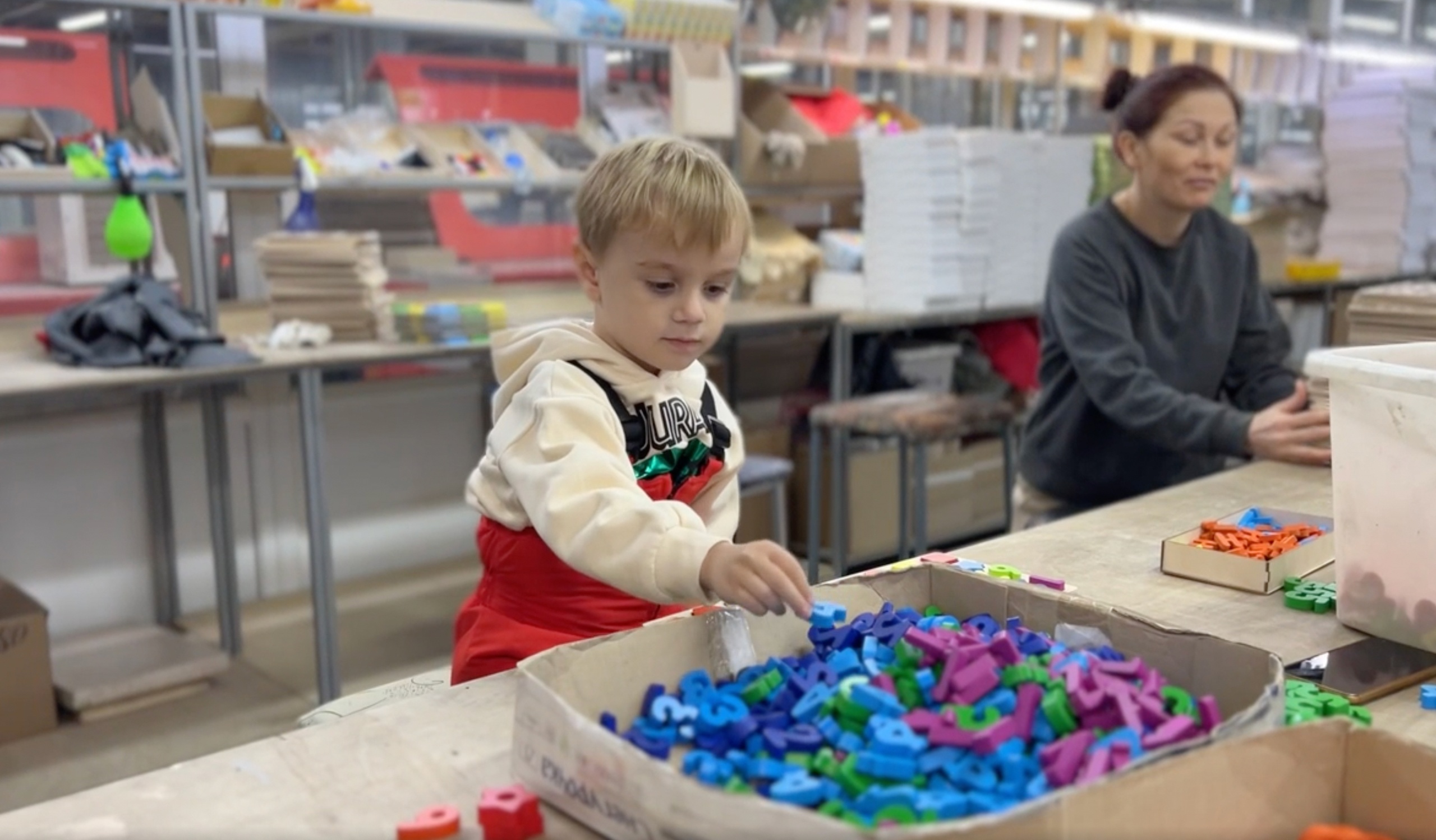 фото: Фабрика игрушек Alatoys взяла на работу 5-летнего тестировщика