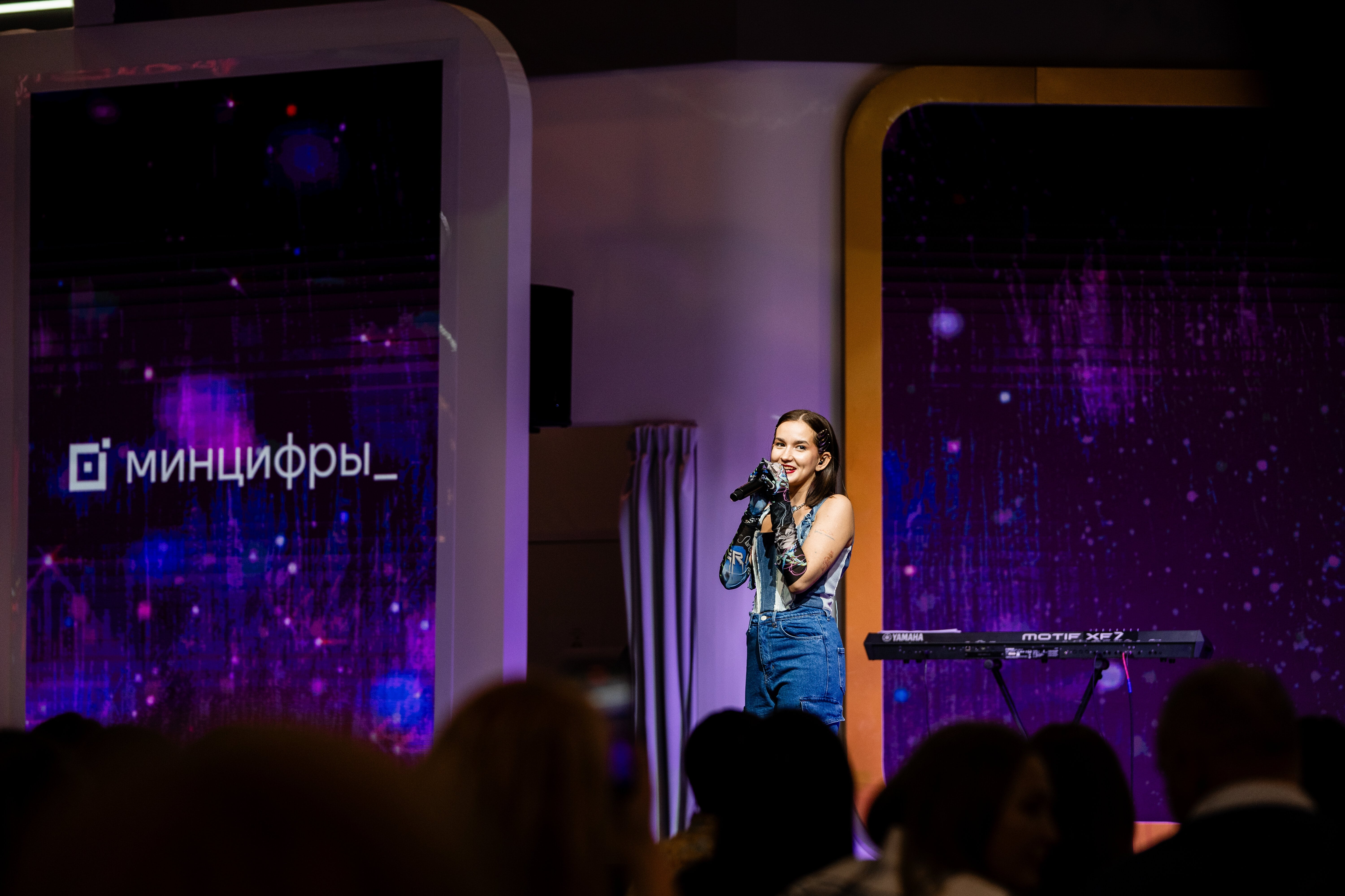 фото: Оля Краснова исполнила свои песни на концерте на ВДНХ