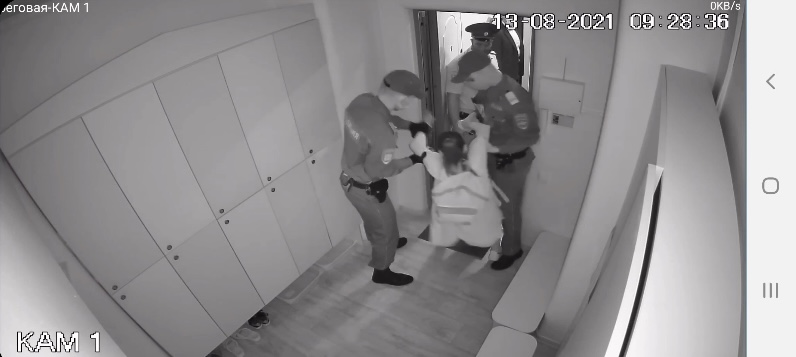 Беспредел власти: сотрудники полиции насильно задержали воспитателя детского сада фото: Беспредел власти: сотрудники полиции насильно задержали воспитателя детского сада