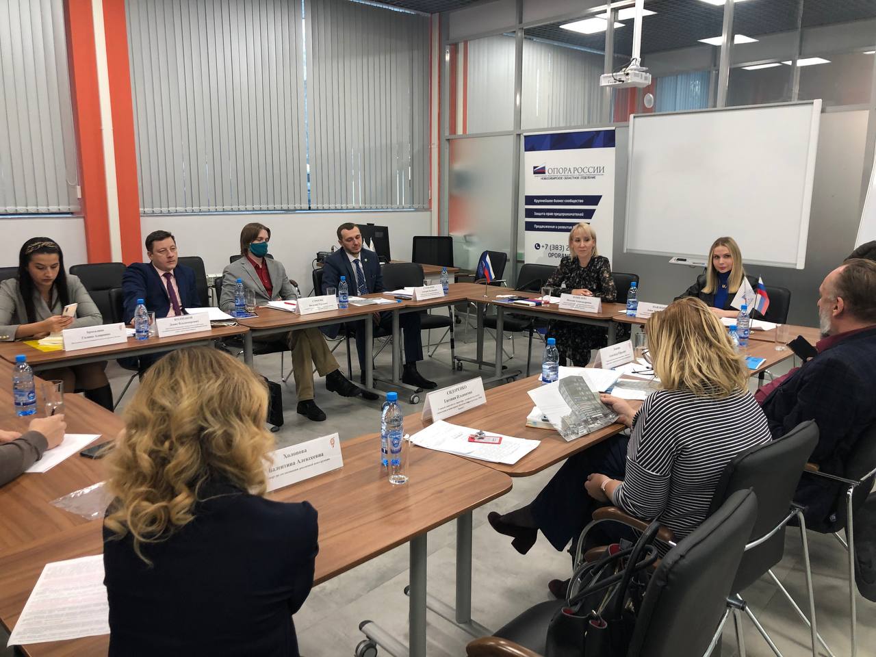 В Новосибирске обсудили проблемы в правовом разграничении информирования и рекламы фото: В Новосибирске обсудили проблемы в правовом разграничении информирования и рекламы