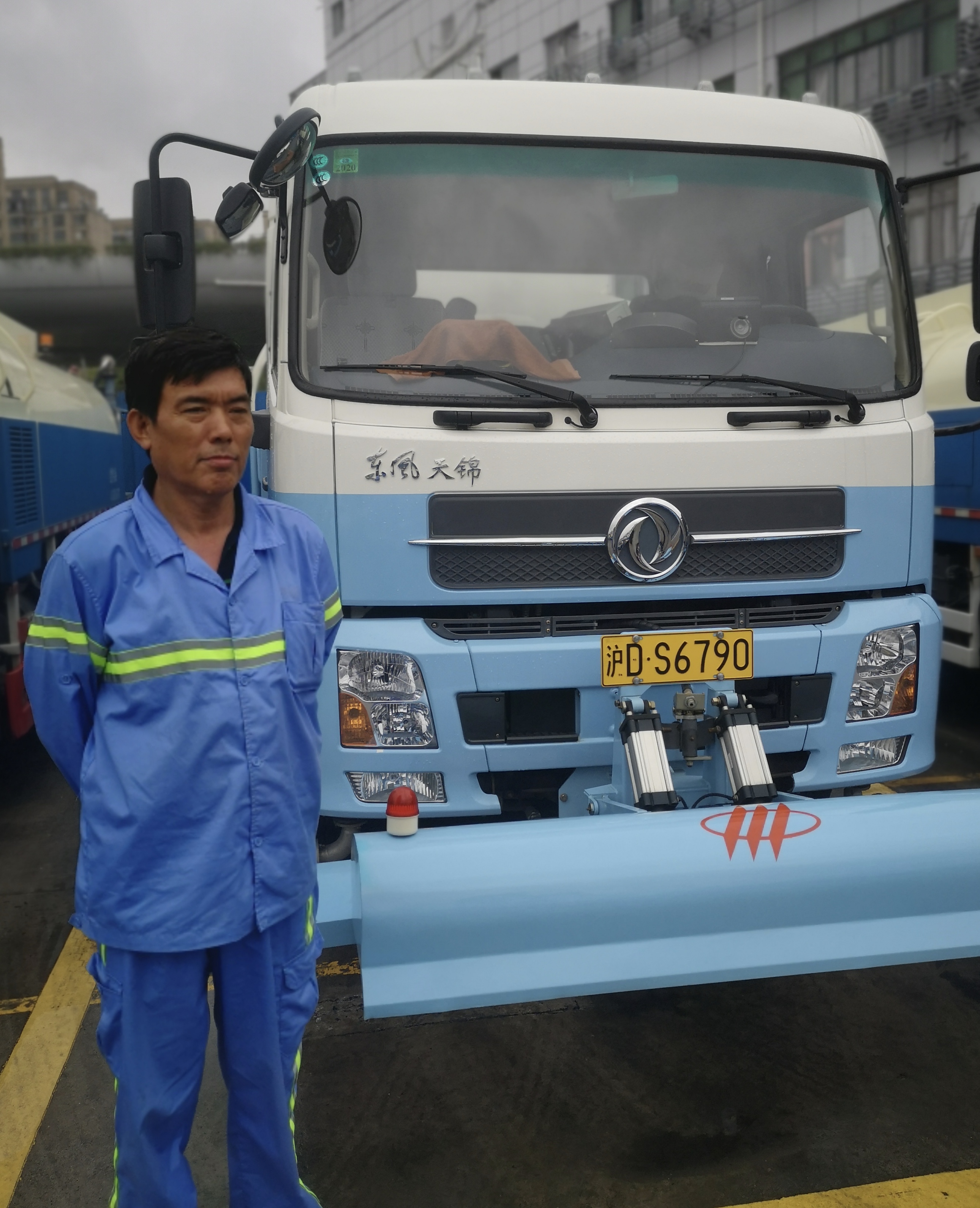 Благодаря коробкам передач Allison 3000 SeriesTM коммунальной службе Шанхая удалось повысить эффективность своего парка поливомоечных машин фото: Благодаря коробкам передач Allison 3000 SeriesTM коммунальной службе Шанхая удалось повысить эффективность своего парка поливомоечных машин