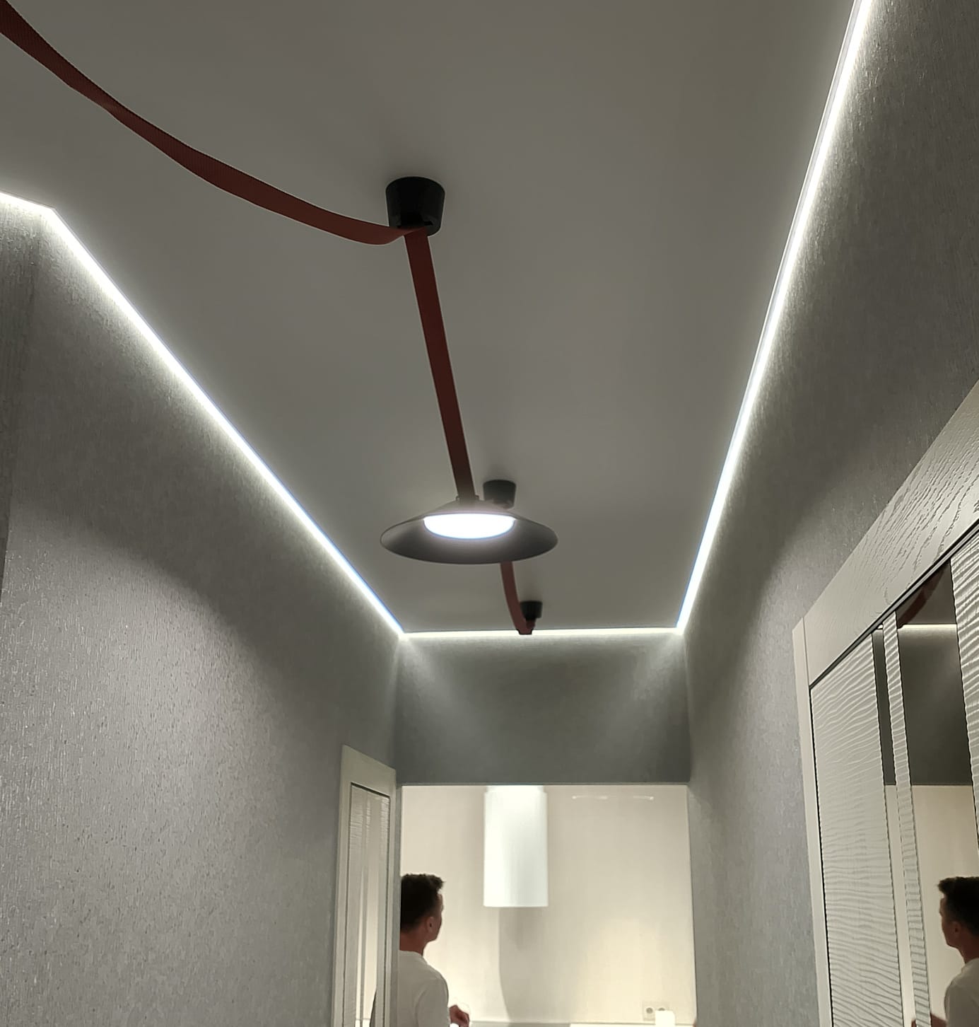 Премиальные натяжные потолки от Decor Design с дизайнерской подсветкой фото: Премиальные натяжные потолки от Decor Design с дизайнерской подсветкой