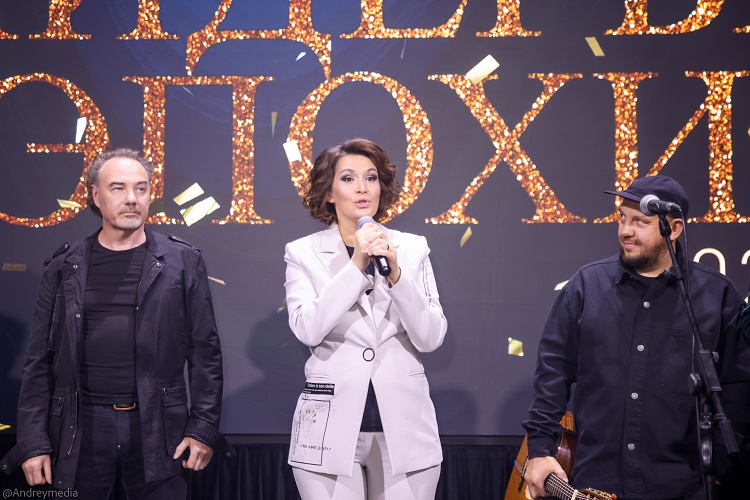 На премии «Лидеры эпохи» Сергей Бобунец спел саундтрек к фильму «Брат-2» фото: На премии «Лидеры эпохи» Сергей Бобунец спел саундтрек к фильму «Брат-2»