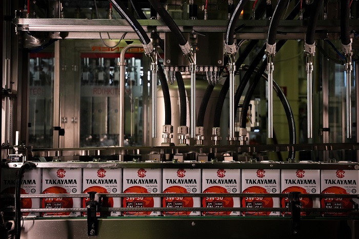 фото: Моторные масла Takayama официально лицензированы по стандартам API SQ и ILSAC GF-7A