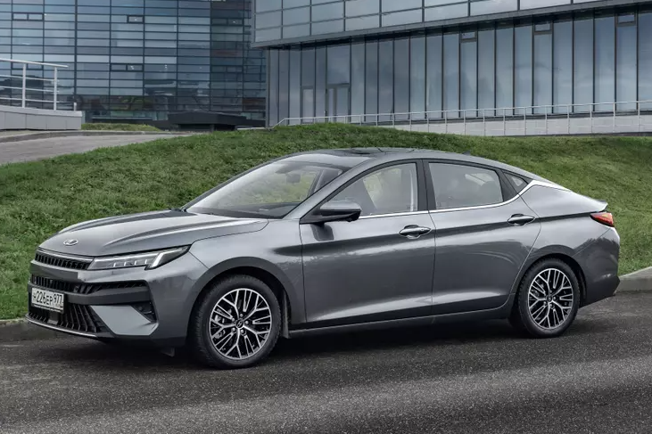 Тест-драйв автомобиля Москвич 6: стоит ли приобретать отечественный лифтбек? фото: Тест-драйв автомобиля Москвич 6: стоит ли приобретать отечественный лифтбек?