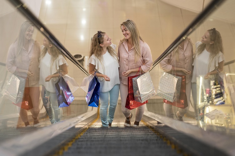 Свыше 35% россиян хотели бы совместить посещение МФЦ с шопингом и развлечениями в торговых центрах фото: Свыше 35% россиян хотели бы совместить посещение МФЦ с шопингом и развлечениями в торговых центрах