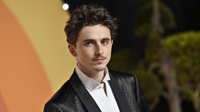 Тимоти Шаламе и рэпер esDeeKid — это один человек? Разбираемся в загадочной теории фото: Тимоти Шаламе и рэпер esDeeKid — это один человек? Разбираемся в загадочной теории