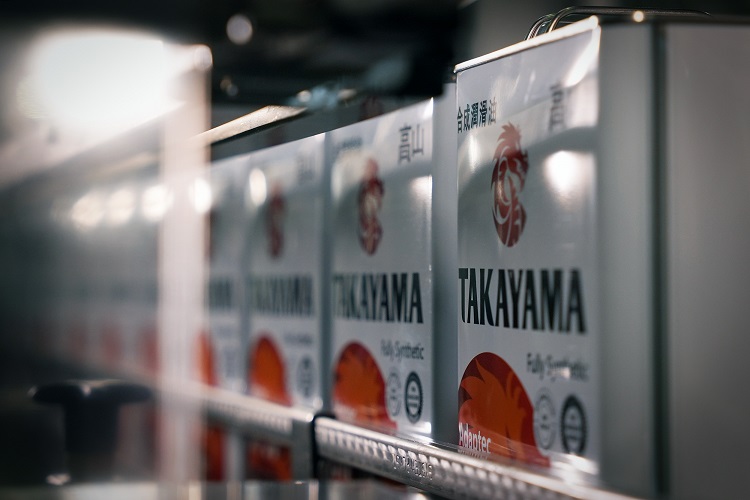 Takayama укрепила лидерство среди японских брендов моторных масел в России фото: Takayama укрепила лидерство среди японских брендов моторных масел в России