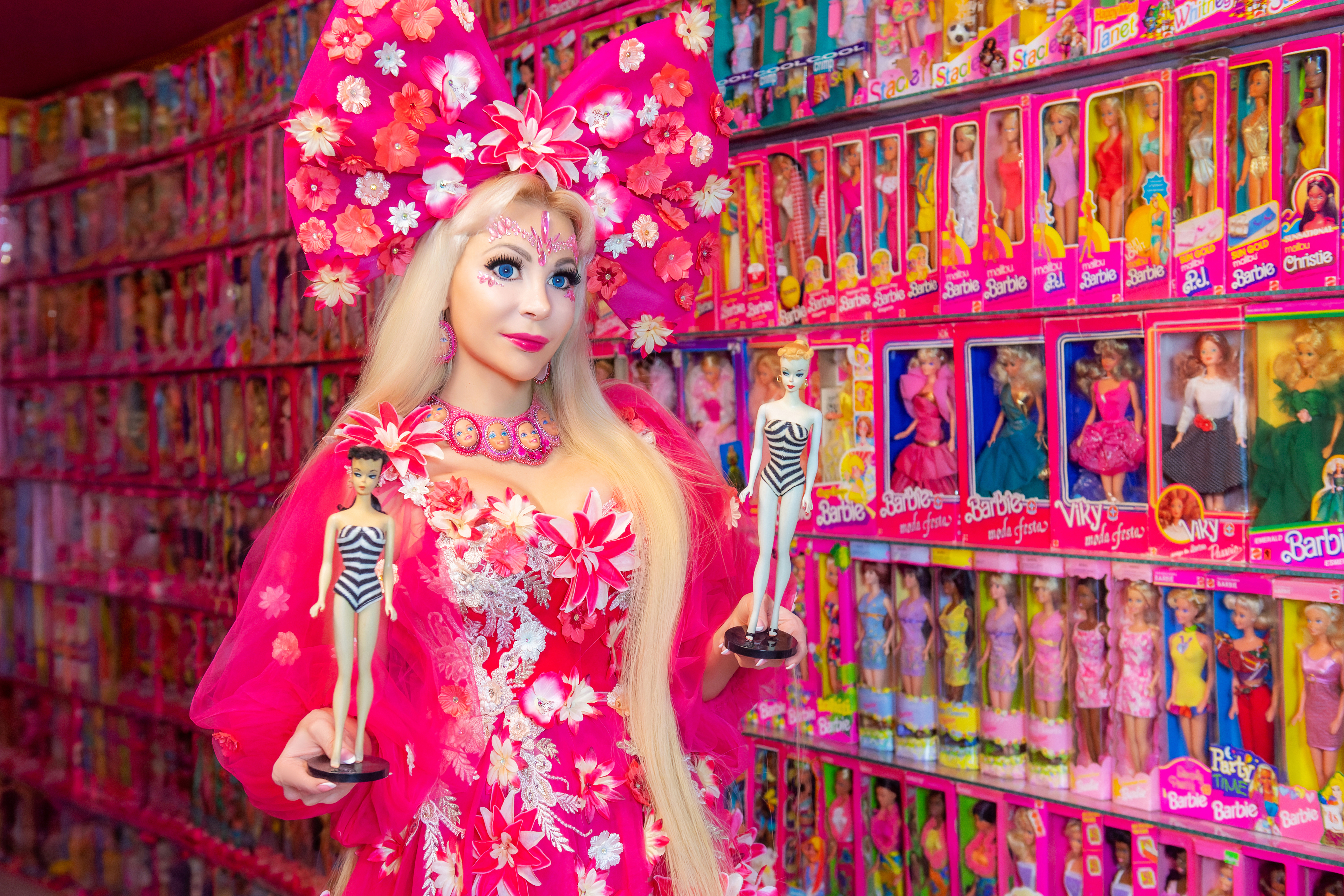 фото: Москвичка собрала коллекцию кукол Барби стоимостью один миллион долларов.