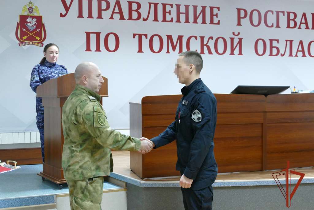 Государственные награды вручены в Томске росгвардейцам  фото: Государственные награды вручены в Томске росгвардейцам