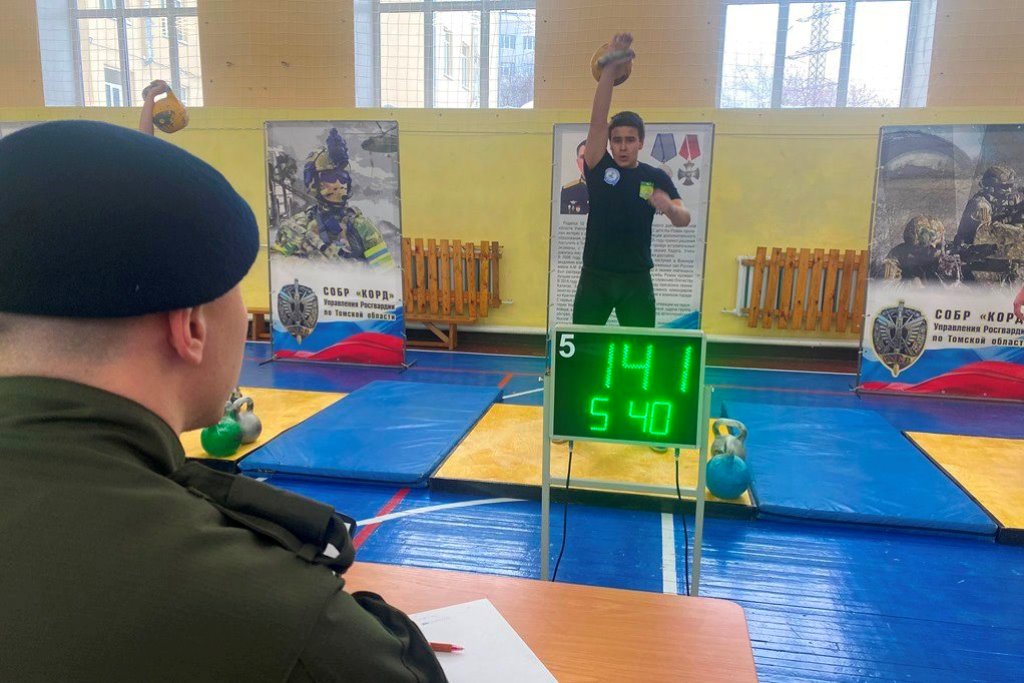 В Томске состоялся открытый турнир по гиревому спорту среди юниоров, посвященный памяти погибшего сотрудника СОБР Андрея Садового фото: В Томске состоялся открытый турнир по гиревому спорту среди юниоров, посвященный памяти погибшего сотрудника СОБР Андрея Садового