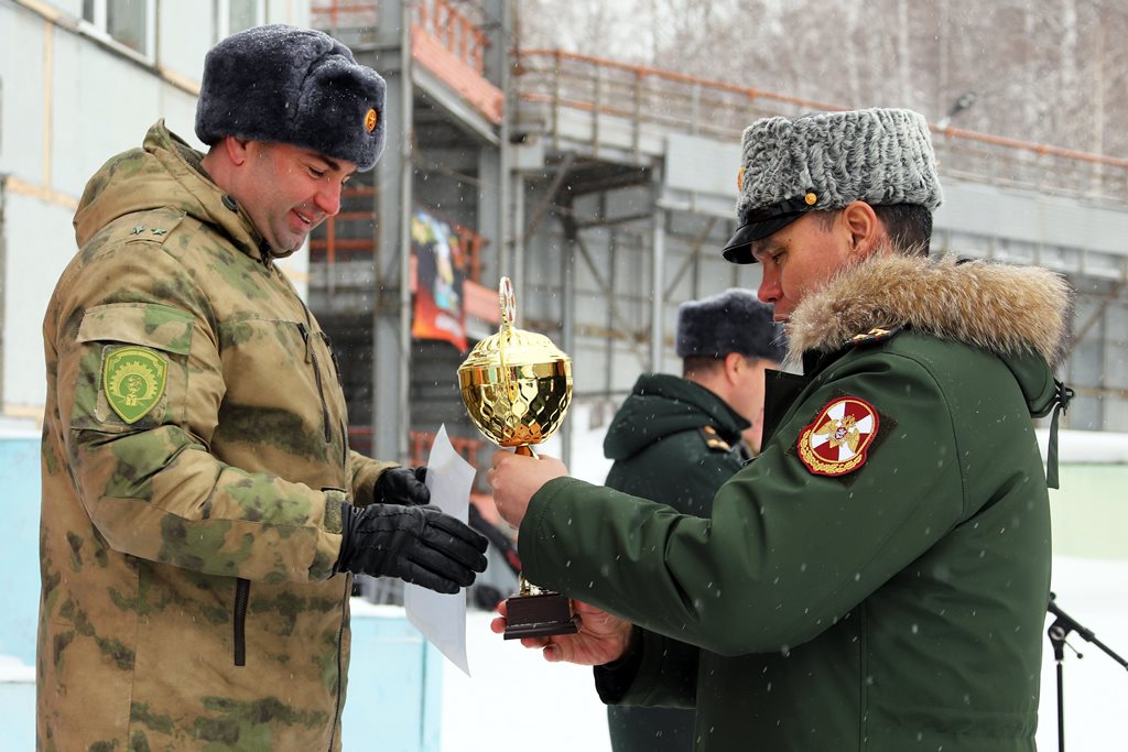 Росгвардейцы из Томской области успешно выступили на чемпионате Росгвардии по зимнему офицерскому троеборью фото: Росгвардейцы из Томской области успешно выступили на чемпионате Росгвардии по зимнему офицерскому троеборью