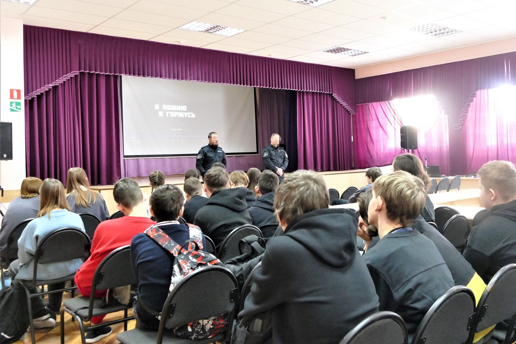 ОМОН «Ратник» открыл всероссийскую ведомственную акцию «Дни Росгвардии» уроком мужества в томской школе фото: ОМОН «Ратник» открыл всероссийскую ведомственную акцию «Дни Росгвардии» уроком мужества в томской школе