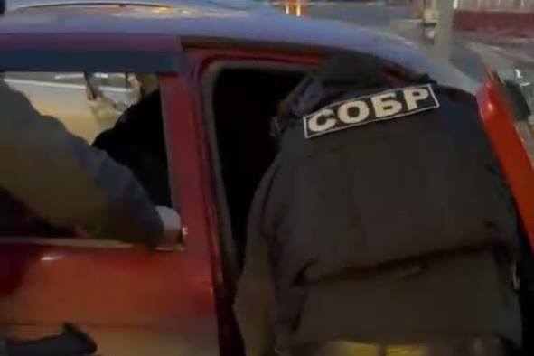 Сотрудники Росгвардии в Томске задержали подозреваемых в похищении у пенсионерок золотых изделий и денег фото: Сотрудники Росгвардии в Томске задержали подозреваемых в похищении у пенсионерок золотых изделий и денег