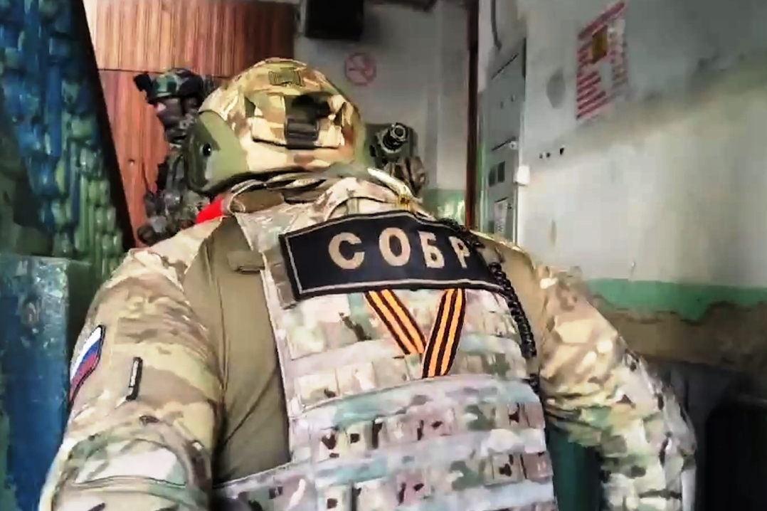 В Новосибирской области офицеры СОБР «Корд» Управления Росгвардии по Томской области задержали подозреваемого в совершении особо тяжких преступлений 11 лет назад фото: В Новосибирской области офицеры СОБР «Корд» Управления Росгвардии по Томской области задержали подозреваемого в совершении особо тяжких преступлений 11 лет назад