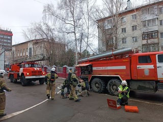 Совместные противопожарные учения Росгвардии и МЧС прошли в Томске фото: Совместные противопожарные учения Росгвардии и МЧС прошли в Томске
