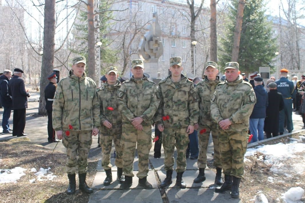 «Усмирившим пламя Чернобыля» - в Томской области Росгвардейцы почтили память героев фото: «Усмирившим пламя Чернобыля» - в Томской области Росгвардейцы почтили память героев