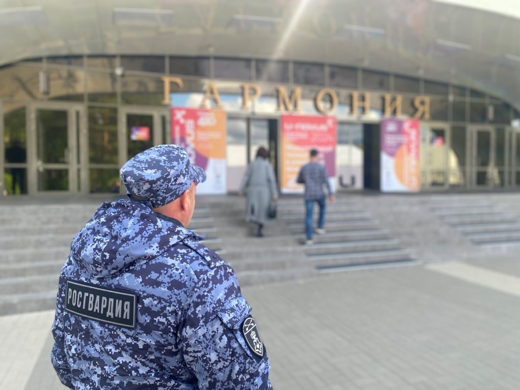 Росгвардия обеспечила правопорядок Всероссийского форума молодых ученых и предпринимателей U-NOVUS 2024 в Томске фото: Росгвардия обеспечила правопорядок Всероссийского форума молодых ученых и предпринимателей U-NOVUS 2024 в Томске