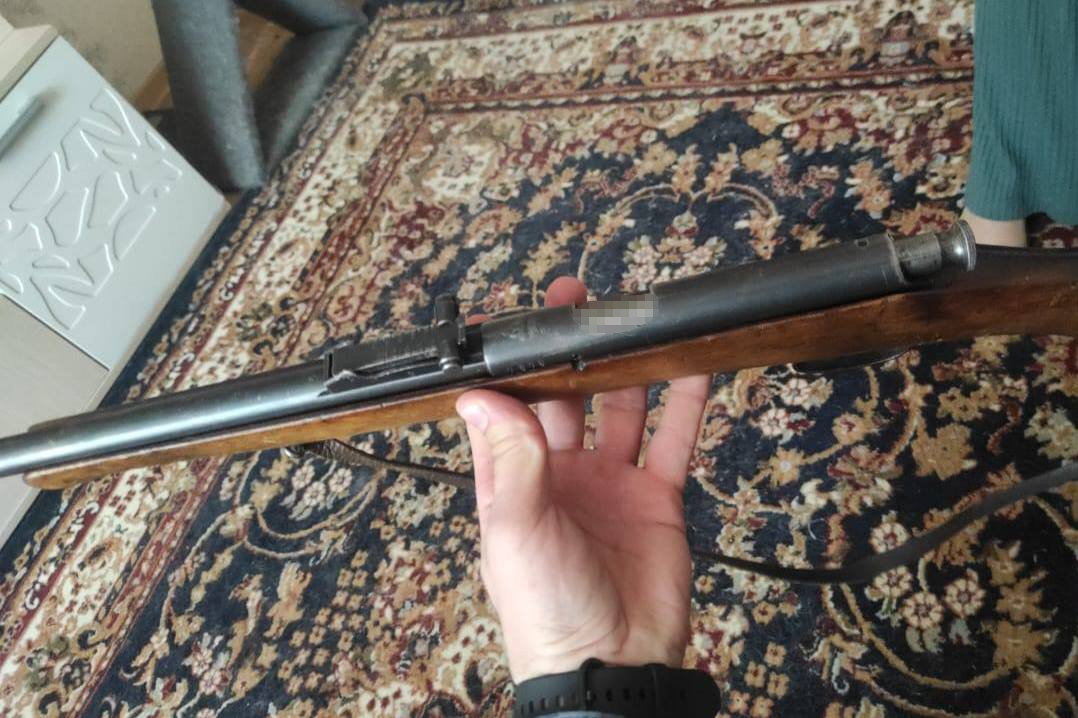 Жительница Томска добровольно сдала в Росгвардию охотничье ружье и более 300 патронов. Акция по добровольной сдаче оружия и боеприпасов продолжается в регионе фото: Жительница Томска добровольно сдала в Росгвардию охотничье ружье и более 300 патронов. Акция по добровольной сдаче оружия и боеприпасов продолжается в регионе