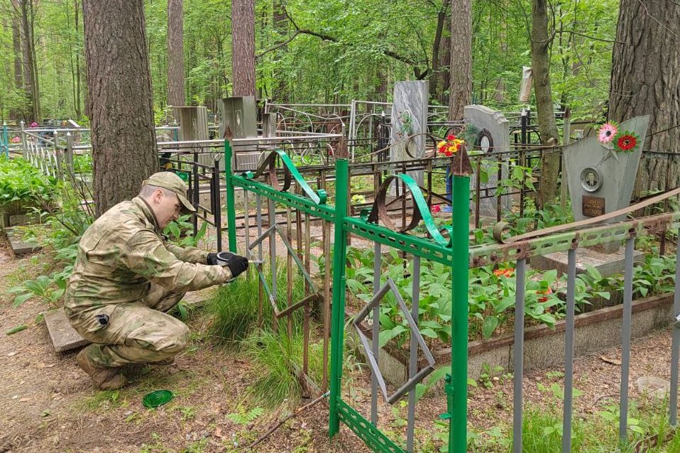 Росгвардейцы облагородили места захоронений участников Великой отечественной войны в Томской области фото: Росгвардейцы облагородили места захоронений участников Великой отечественной войны в Томской области