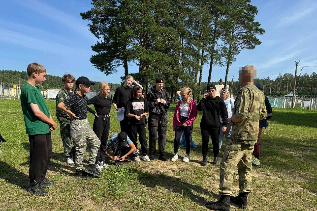 Росгвардейцы помогают школьникам Томской области подготовиться к окружному этапу «Зарницы 2.0» фото: Росгвардейцы помогают школьникам Томской области подготовиться к окружному этапу «Зарницы 2.0»