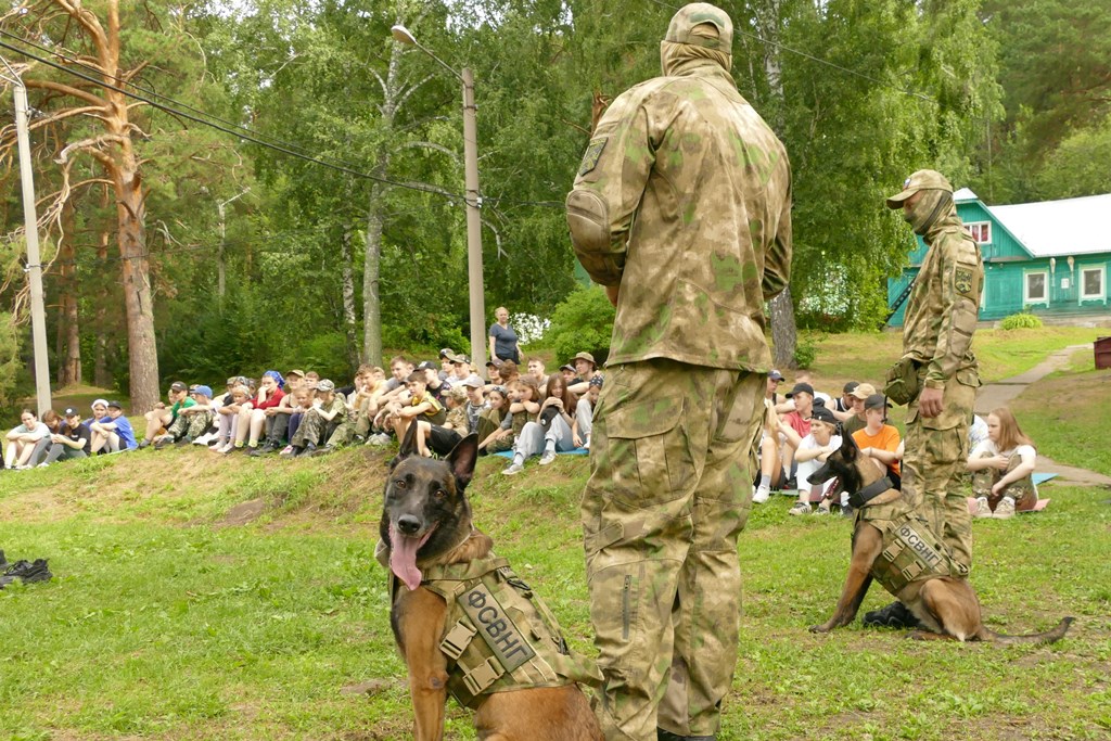 Росгвардейцы организовали активный отдых для томских школьников в дни летних каникул фото: Росгвардейцы организовали активный отдых для томских школьников в дни летних каникул