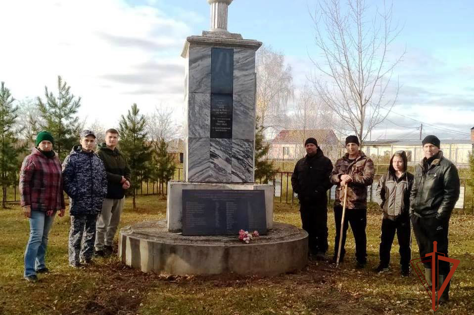 Акция Росгвардии «На страже памяти» состоялась в Томской области фото: Акция Росгвардии «На страже памяти» состоялась в Томской области