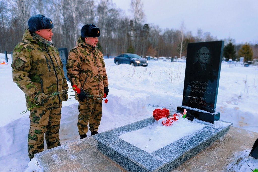 Военнослужащие Северского соединения Росгвардии почтили память жителя блокадного Ленинграда фото: Военнослужащие Северского соединения Росгвардии почтили память жителя блокадного Ленинграда
