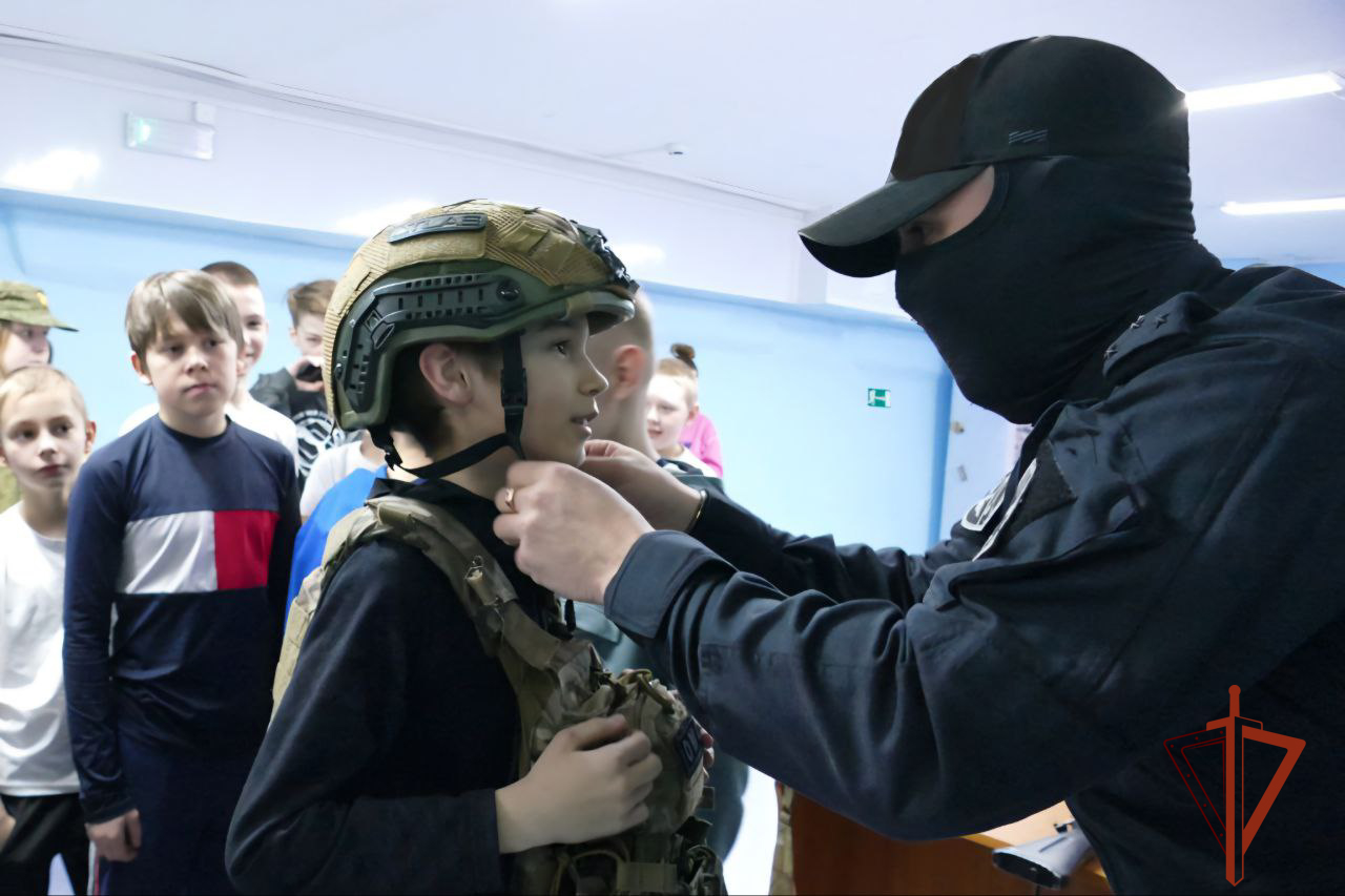 Росгвардия поддержала участников муниципального этапа военно-патриотической игры «Зарница 2.0» в Томске фото: Росгвардия поддержала участников муниципального этапа военно-патриотической игры «Зарница 2.0» в Томске