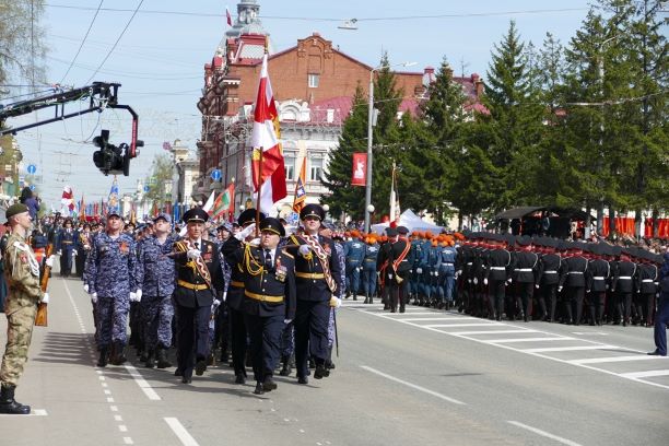 Сотрудники Росгвардии в Томске прошли торжественным маршем в День Победы фото: Сотрудники Росгвардии в Томске прошли торжественным маршем в День Победы