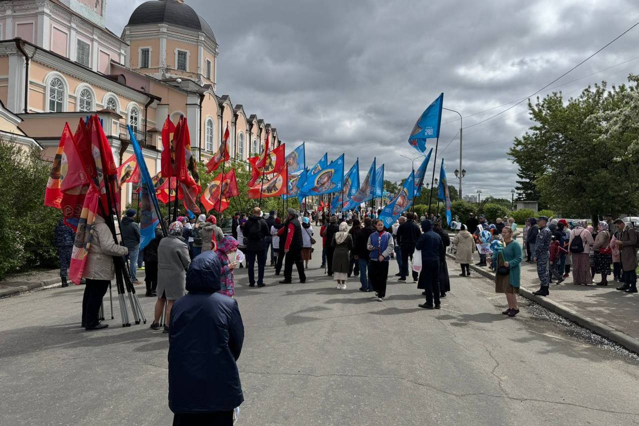 Росгвардия обеспечила безопасность участников крестного памяти святых равноапостольных Кирилла и Мефодия в Томске фото: Росгвардия обеспечила безопасность участников крестного памяти святых равноапостольных Кирилла и Мефодия в Томске