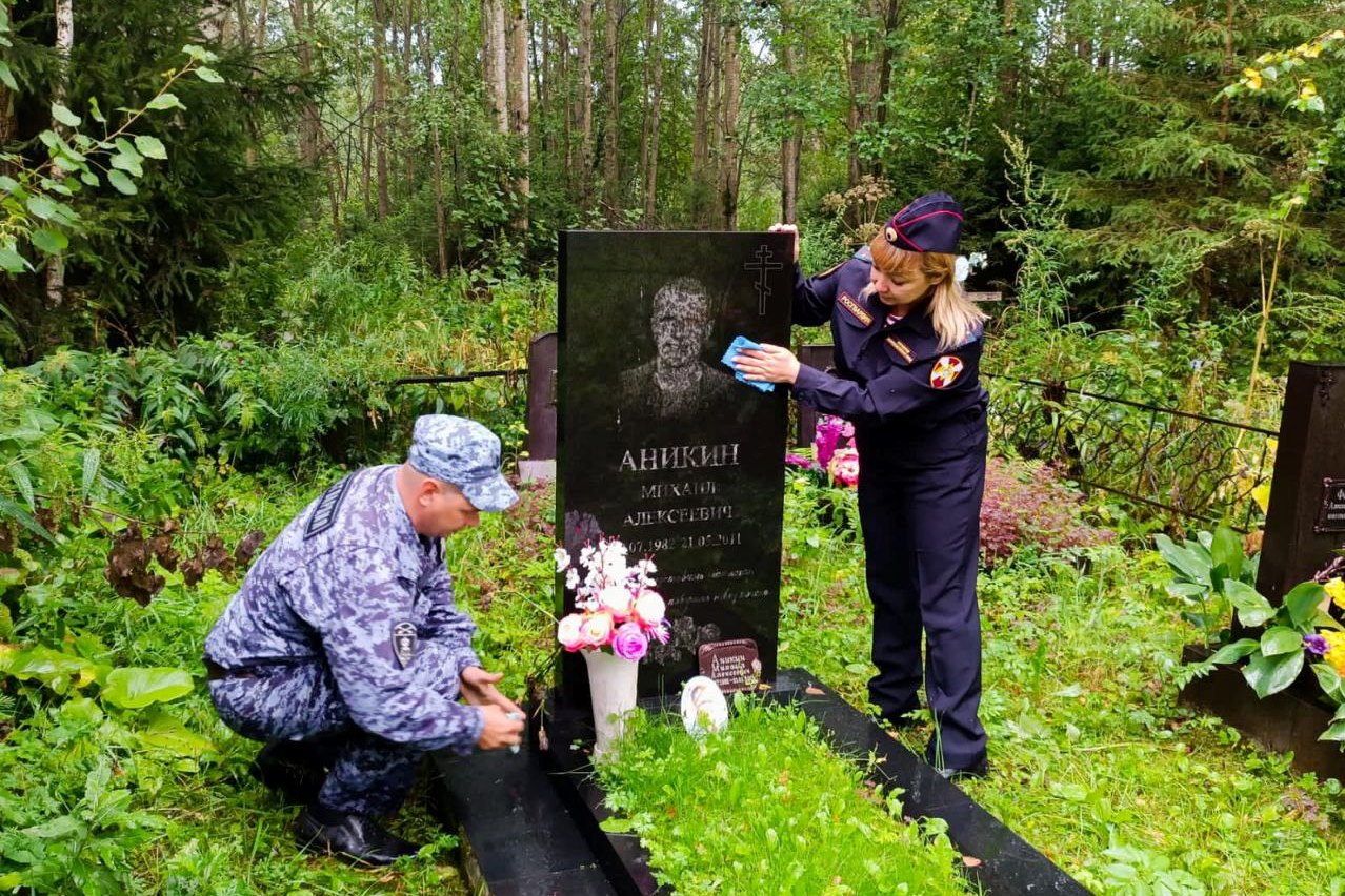 В Томской области росгвардейцы почтили память погибших правоохранителей фото: В Томской области росгвардейцы почтили память погибших правоохранителей