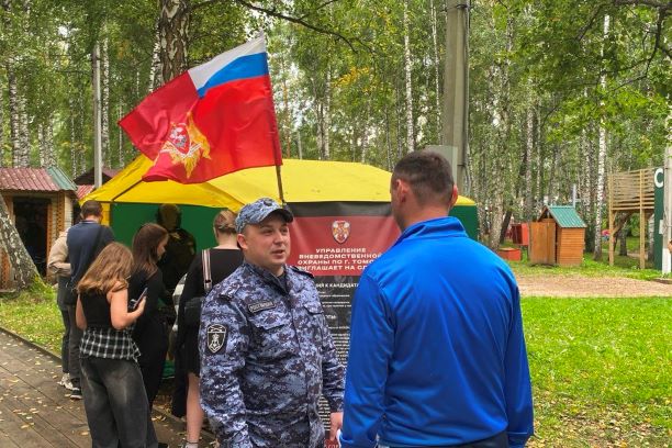 Росгвардия приглашает на службу в томском парке «Околица» на международной фестивале «Праздник топора» фото: Росгвардия приглашает на службу в томском парке «Околица» на международной фестивале «Праздник топора»