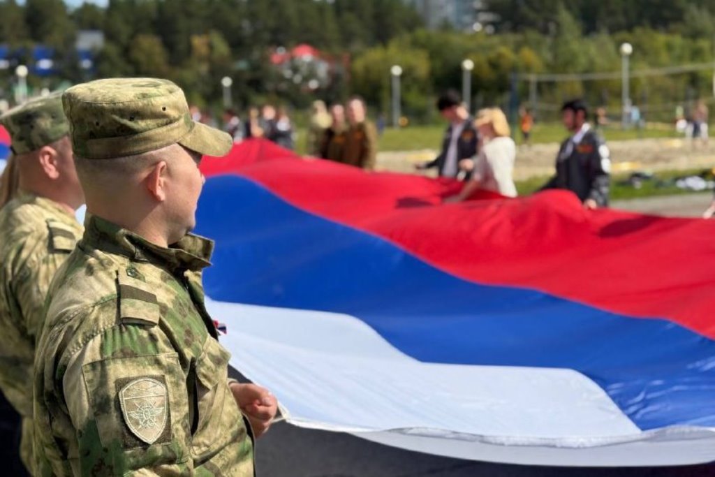 Росгвардейцы приняли участие в праздновании Дня Государственного флага Российской Федерации в Томской области фото: Росгвардейцы приняли участие в праздновании Дня Государственного флага Российской Федерации в Томской области