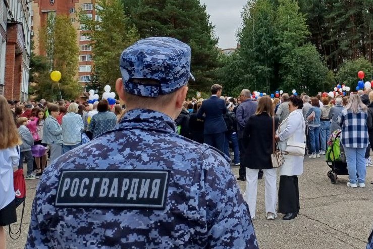 Росгвардия обеспечила безопасность Дня знаний в Томской области фото: Росгвардия обеспечила безопасность Дня знаний в Томской области
