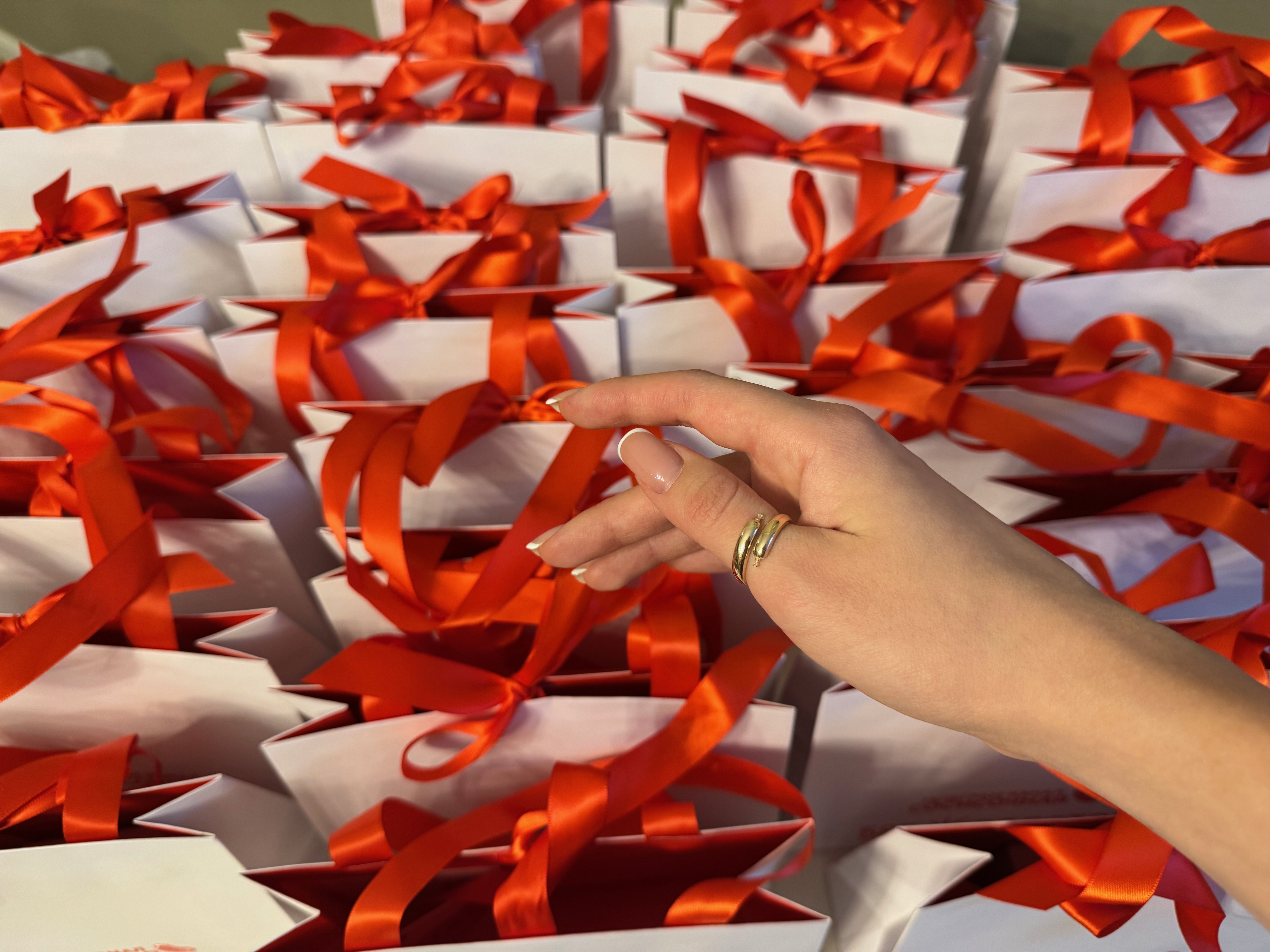 «585 Золотой» и «Сосисочная» представили кольцо-сосиску к 14 февраля фото: «585 Золотой» и «Сосисочная» представили кольцо-сосиску к 14 февраля