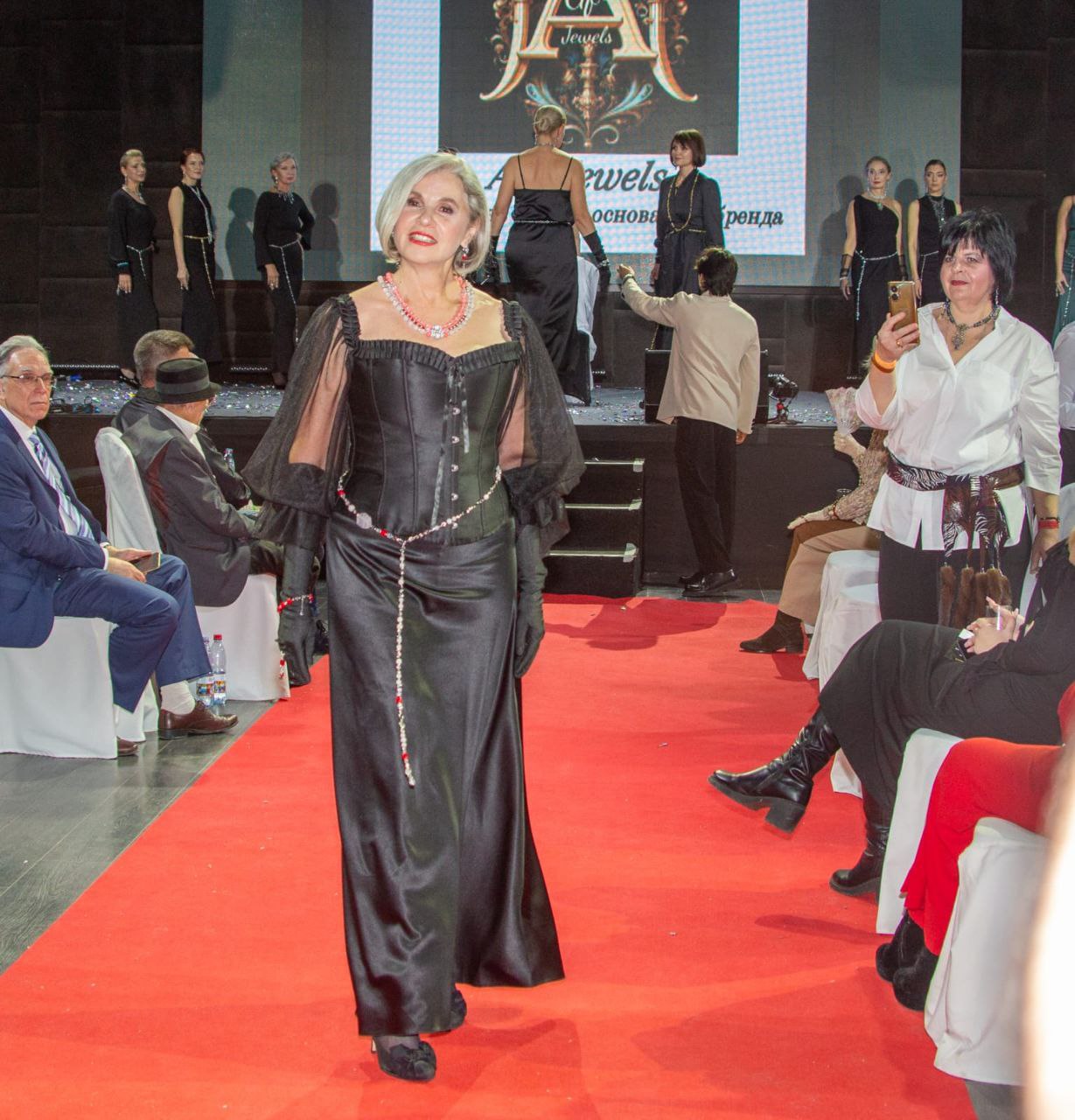 Состоялась церемония вручения премии ТОП 100 BUSINESS and FASHION MEETING AWARDS 2025. фото: Состоялась церемония вручения премии ТОП 100 BUSINESS and FASHION MEETING AWARDS 2025.