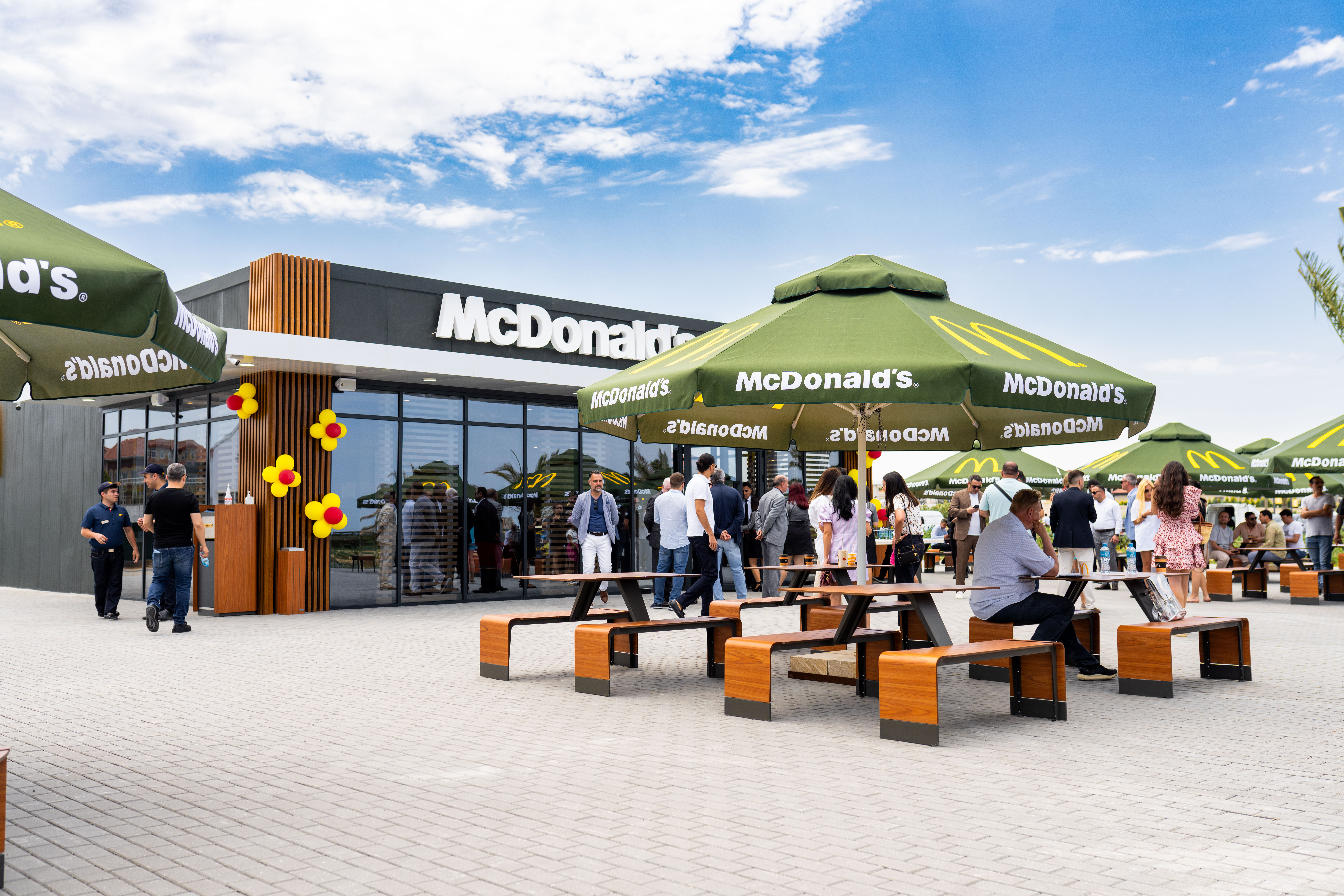 Эмин Агаларов пригласил звезд на открытие нового сезона в Баку фото: Эмин Агаларов пригласил звезд на открытие нового сезона в Баку