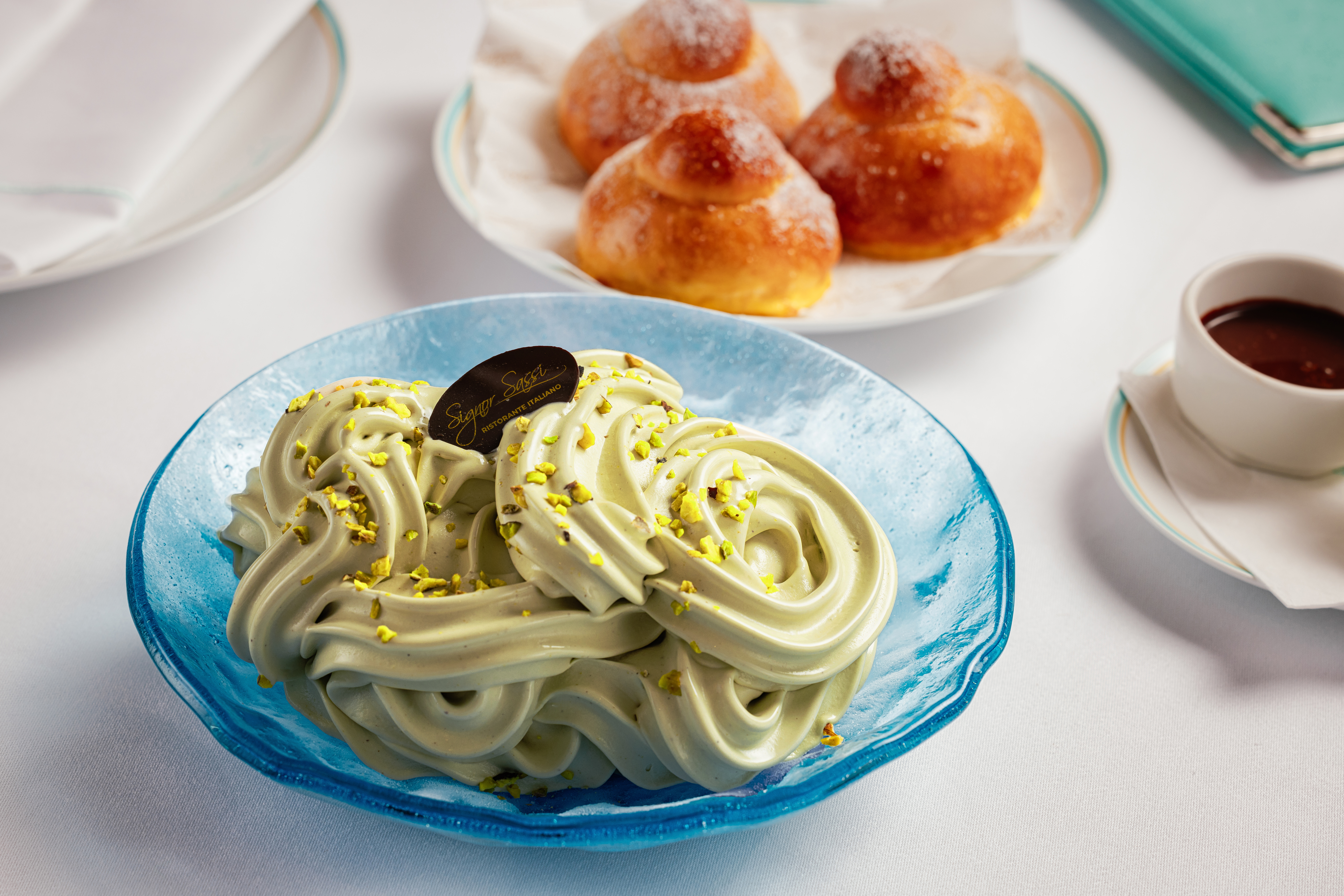 SIGNOR SASSI ПРИГЛАШАЕТ ГОСТЕЙ НАСЛАДИТЬСЯ ЖИЗНЬЮ В СТИЛЕ “LA DOLCE VITA” НА НОВОМ ЕЖЕНЕДЕЛЬНОМ ВЕЧЕРНЕМ СОБЫТИИ фото: SIGNOR SASSI ПРИГЛАШАЕТ ГОСТЕЙ НАСЛАДИТЬСЯ ЖИЗНЬЮ В СТИЛЕ “LA DOLCE VITA” НА НОВОМ ЕЖЕНЕДЕЛЬНОМ ВЕЧЕРНЕМ СОБЫТИИ