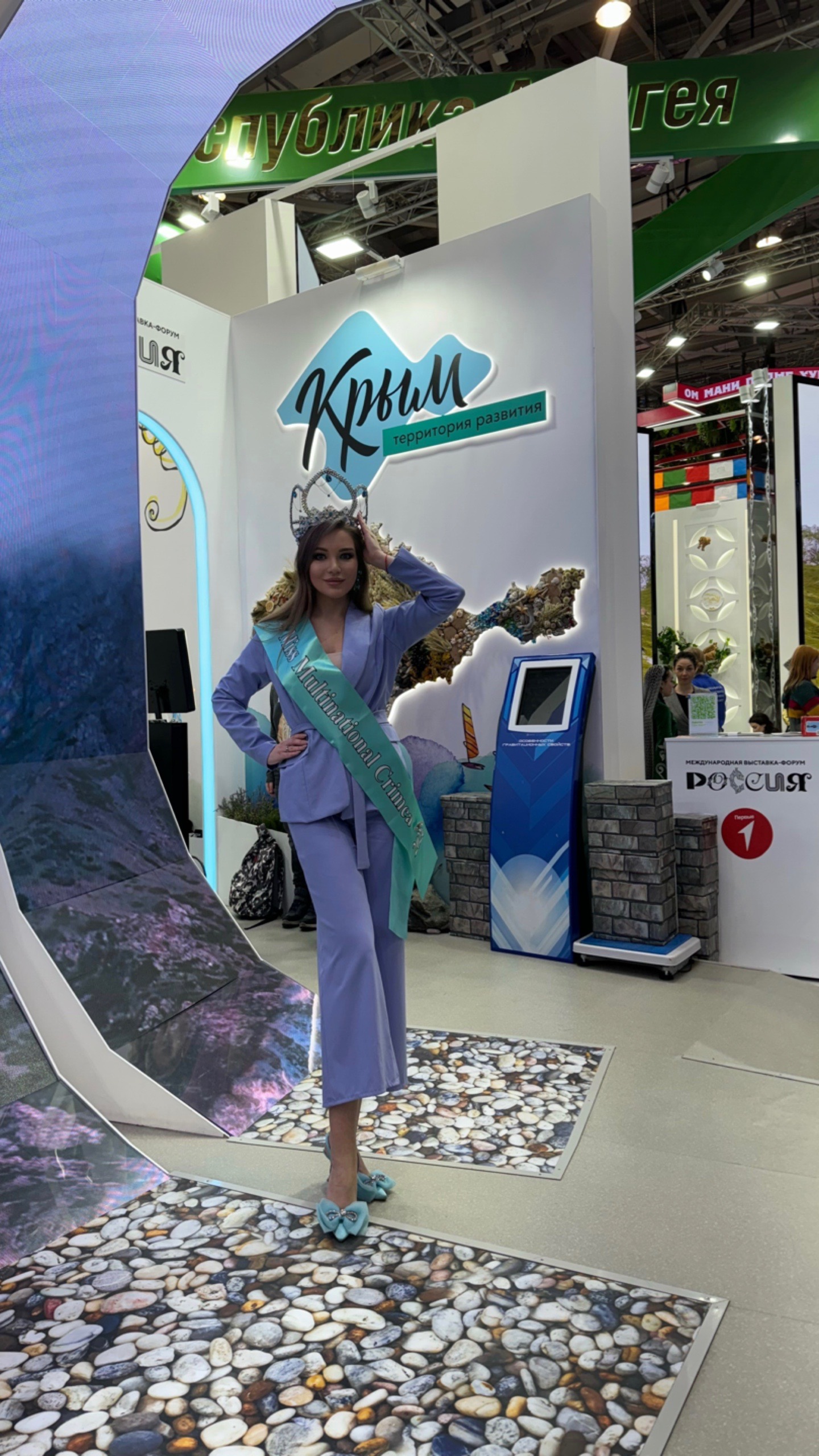 Крымская королева красоты посетила выставку «Россия» фото: Крымская королева красоты посетила выставку «Россия»