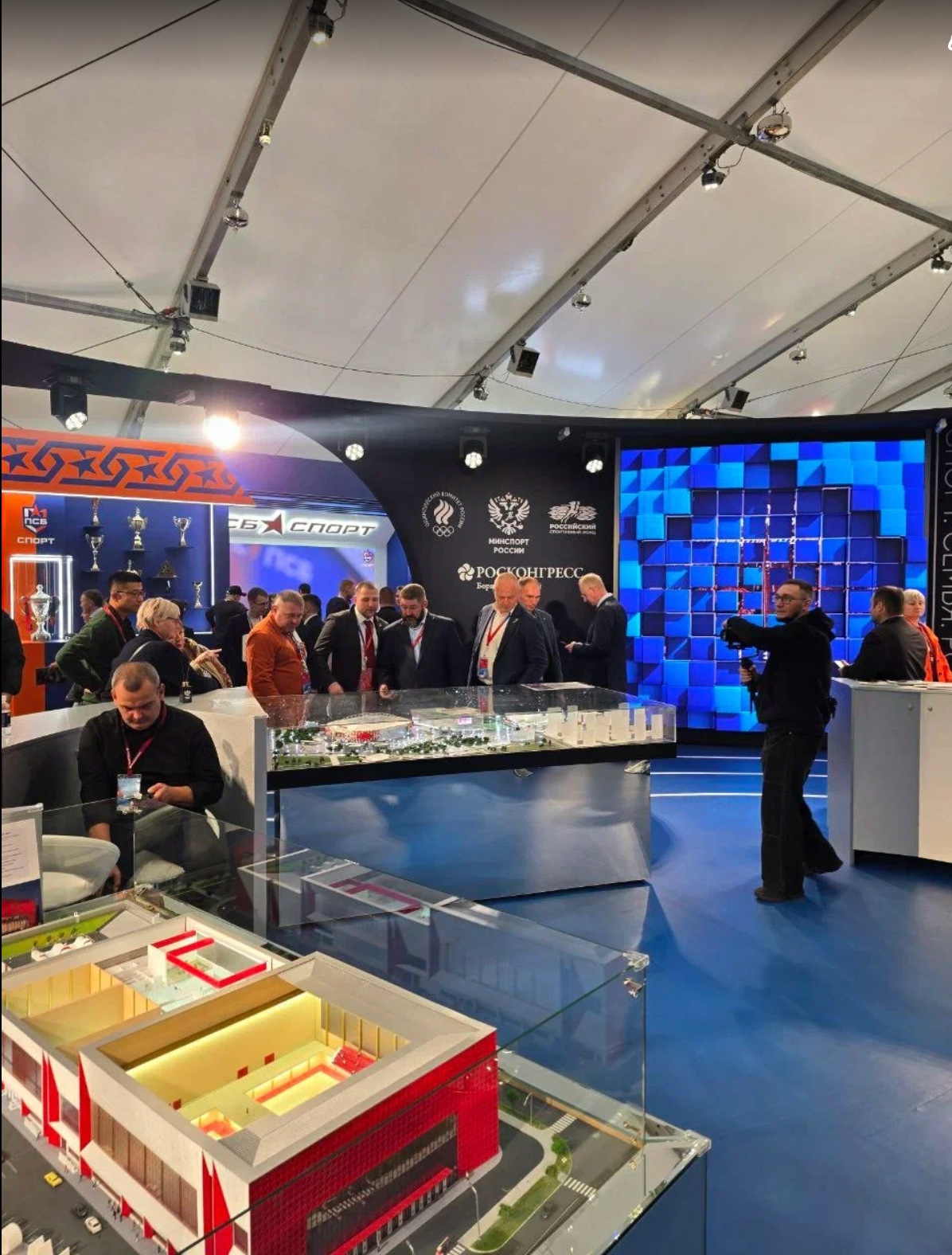 фото: На XIII международном форуме «Россия – спортивная держава» в Самаре на стенде Минспорта России представлены проекты будущих современных спортивных объектов.