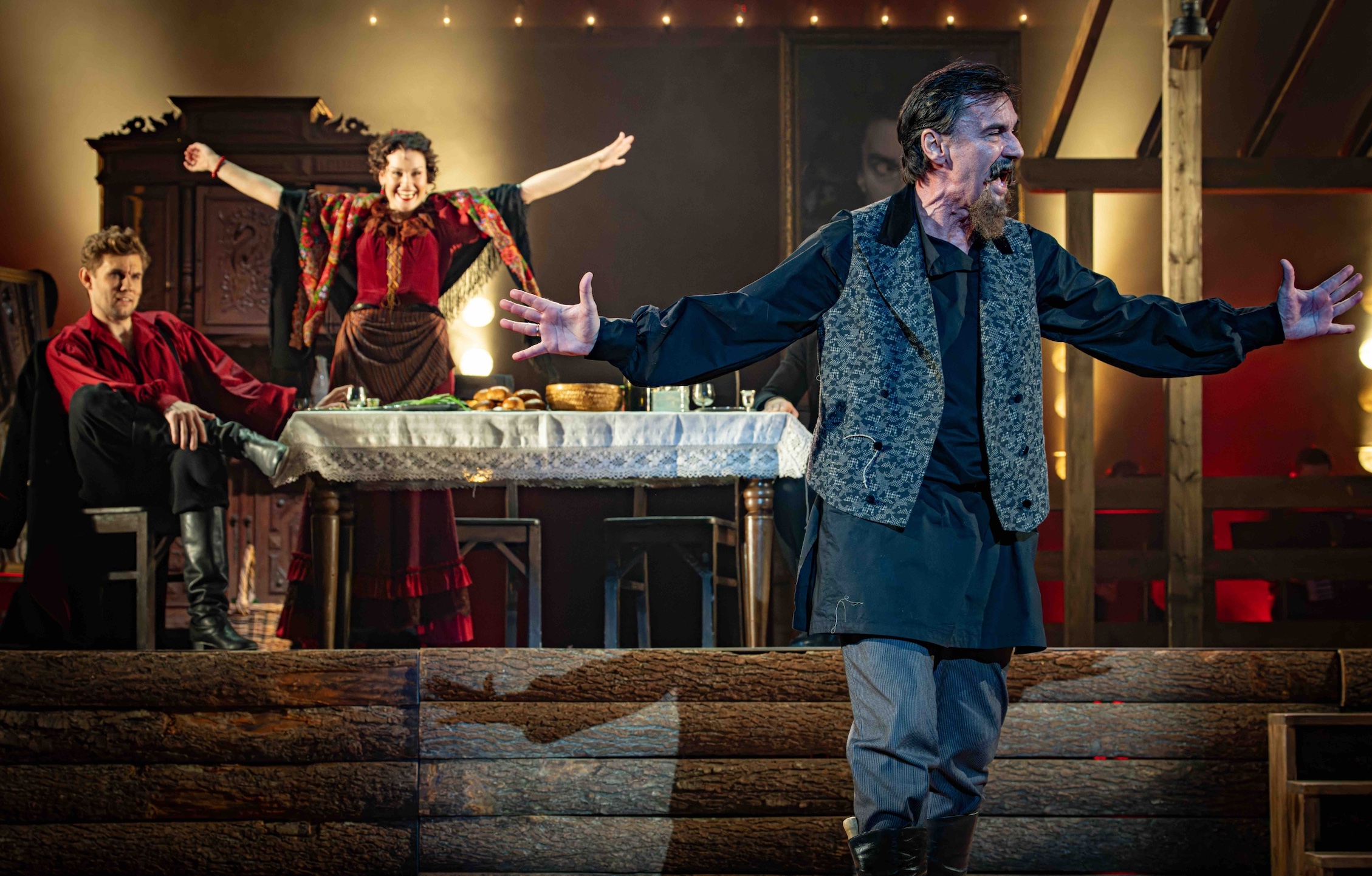 На сцене Московского академического театра сатиры состоялась премьера спектакля «На бойком месте» фото: На сцене Московского академического театра сатиры состоялась премьера спектакля «На бойком месте»