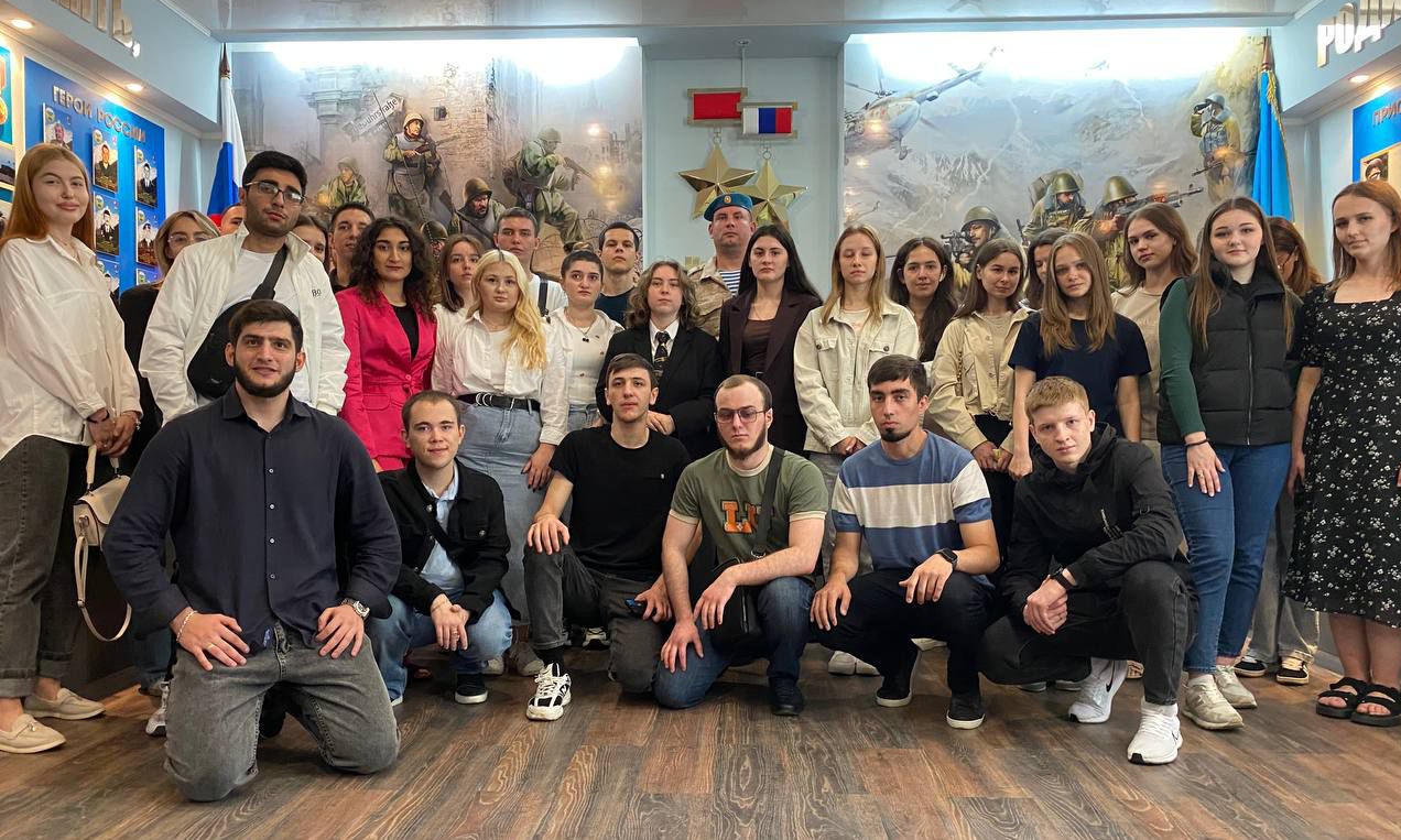 Студенты Ставропольского филиала Президентской академии приняли участие в военно-патриотическом мастер-классе фото: Студенты Ставропольского филиала Президентской академии приняли участие в военно-патриотическом мастер-классе