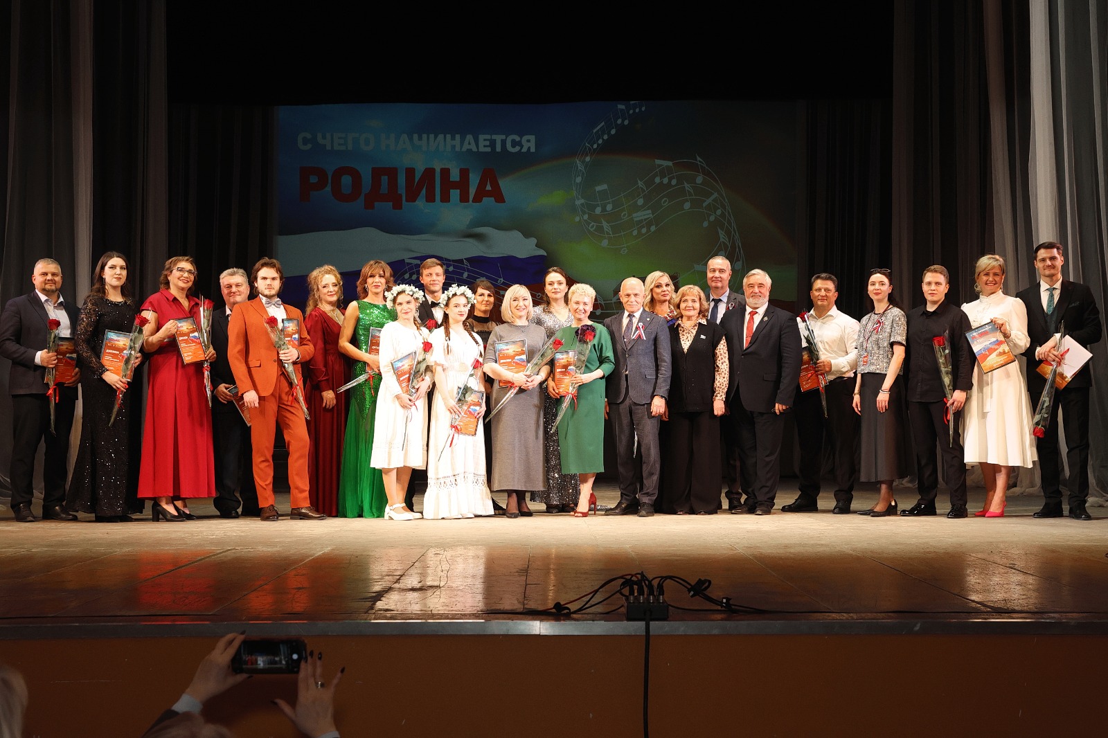 Уральская ТПП объединила бизнес и музыку в концерте «С чего начинается Родина»: праздник единения и патриотизма фото: Уральская ТПП объединила бизнес и музыку в концерте «С чего начинается Родина»: праздник единения и патриотизма