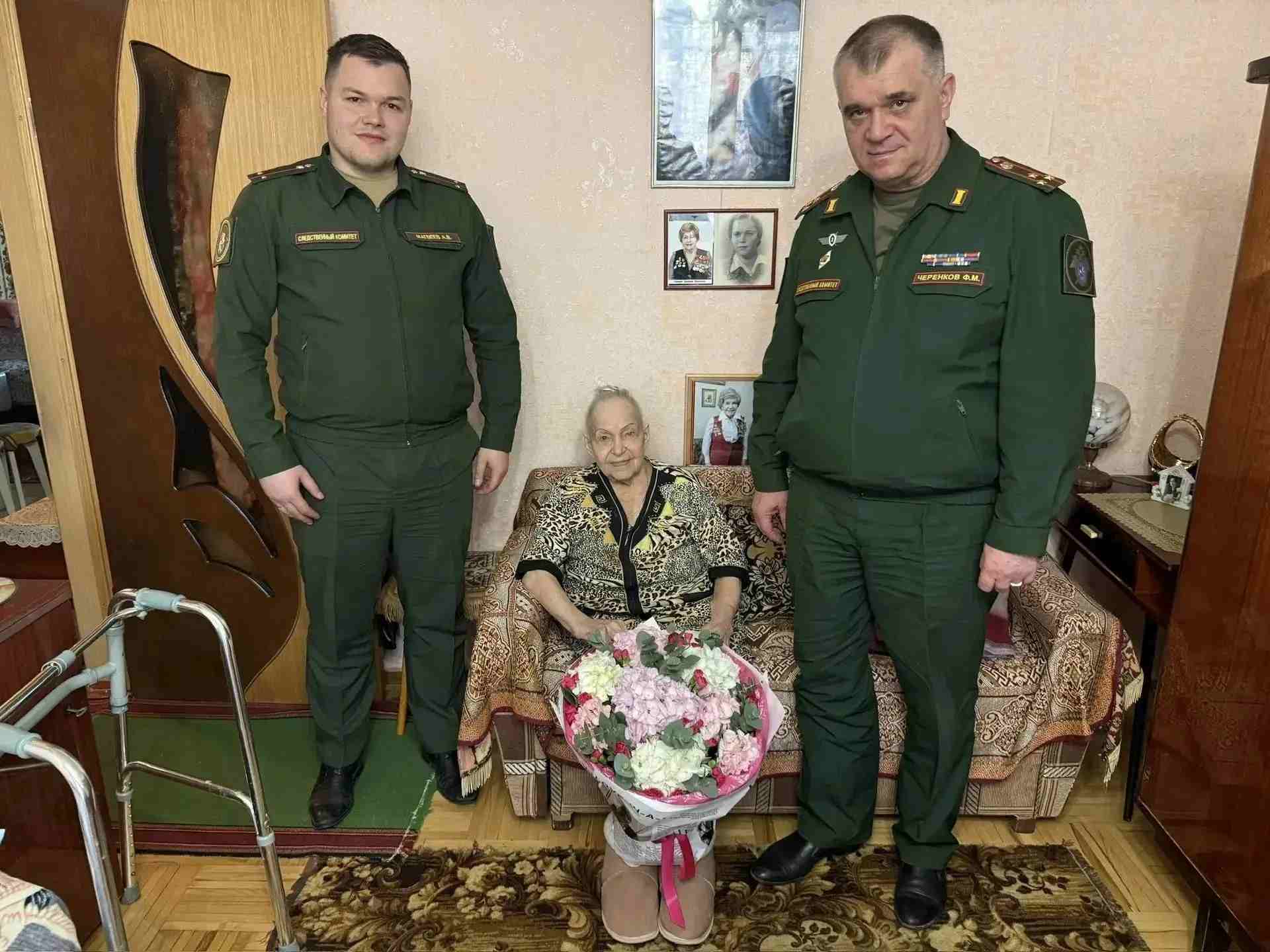 Офицеры военных следственных органов Южного военного округа поздравили ветеранов Великой Отечественной войны с Днем Победы фото: Офицеры военных следственных органов Южного военного округа поздравили ветеранов Великой Отечественной войны с Днем Победы