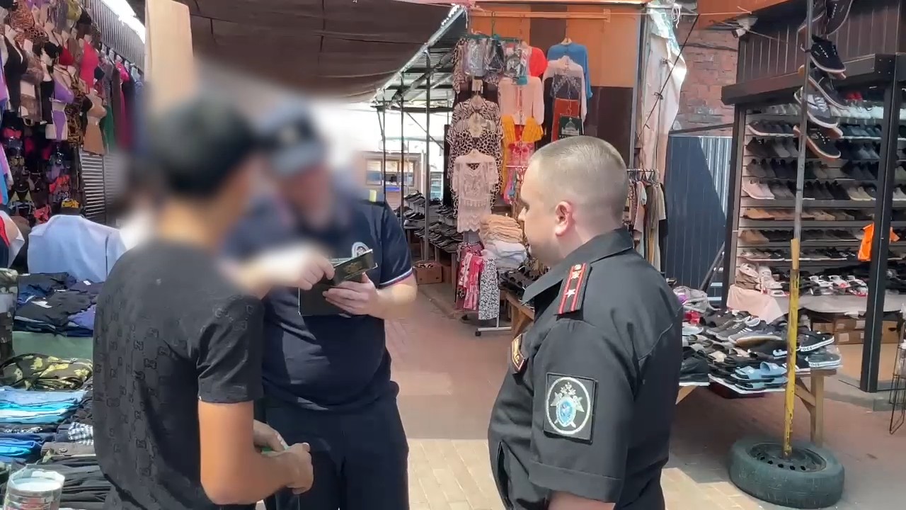 В Астрахани проведено рейдовые мероприятие по выявлению бывших иностранцев, уклоняющихся от воинского учета фото: В Астрахани проведено рейдовые мероприятие по выявлению бывших иностранцев, уклоняющихся от воинского учета