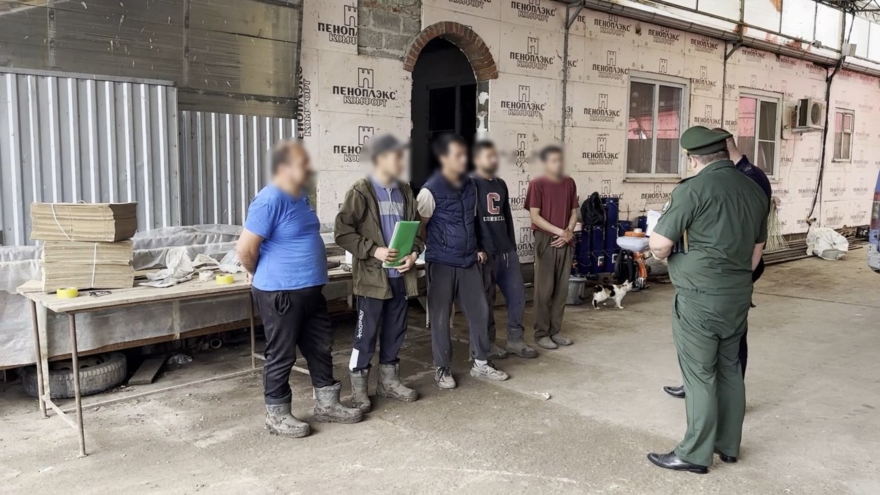 В Майкопе проведена проверка о соблюдении гражданами, получившими гражданство России, законодательства о воинском учете фото: В Майкопе проведена проверка о соблюдении гражданами, получившими гражданство России, законодательства о воинском учете