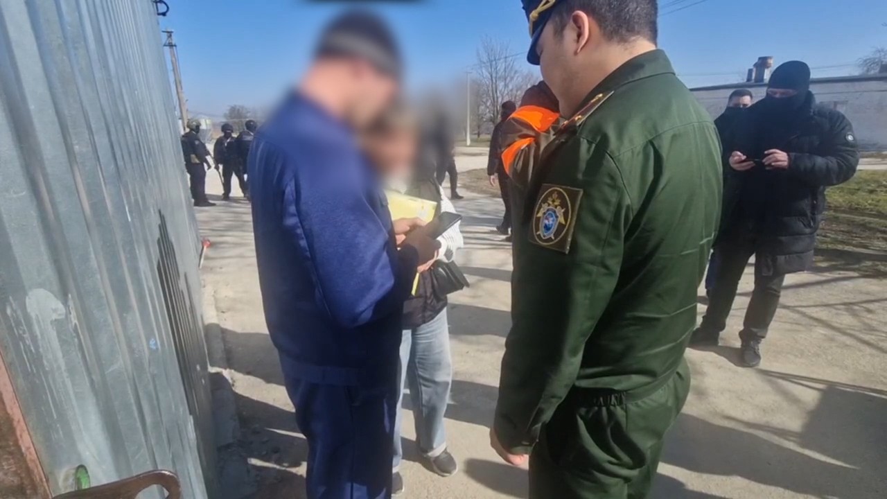 фото: В Ростовской области военные следователи провели рейд о постановке на воинский учет бывших мигрантов