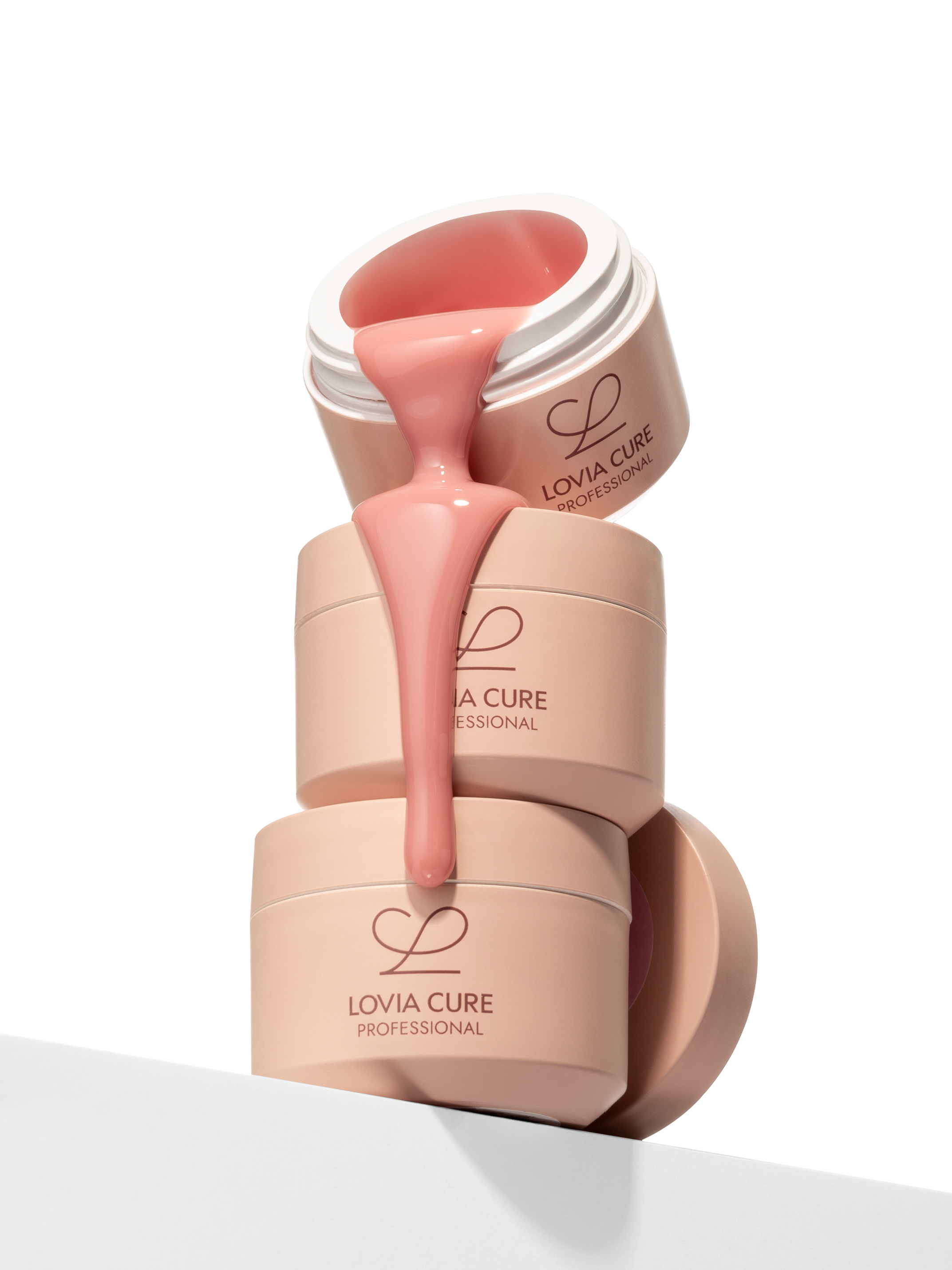 Безопасно ли делать маникюр гель-лаками? Как материалы влияют на здоровье мастера маникюра и клиента фото: Безопасно ли делать маникюр гель-лаками? Как материалы влияют на здоровье мастера маникюра и клиента