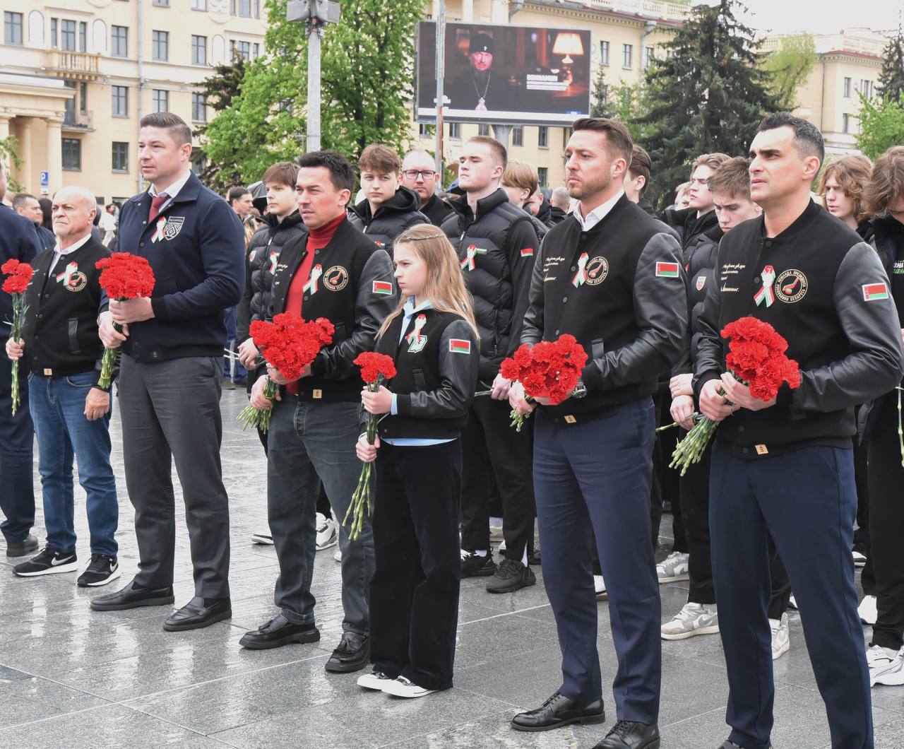 Хоккейное сообщество Беларуси почтило память павших героев на Площади Победы фото: Хоккейное сообщество Беларуси почтило память павших героев на Площади Победы